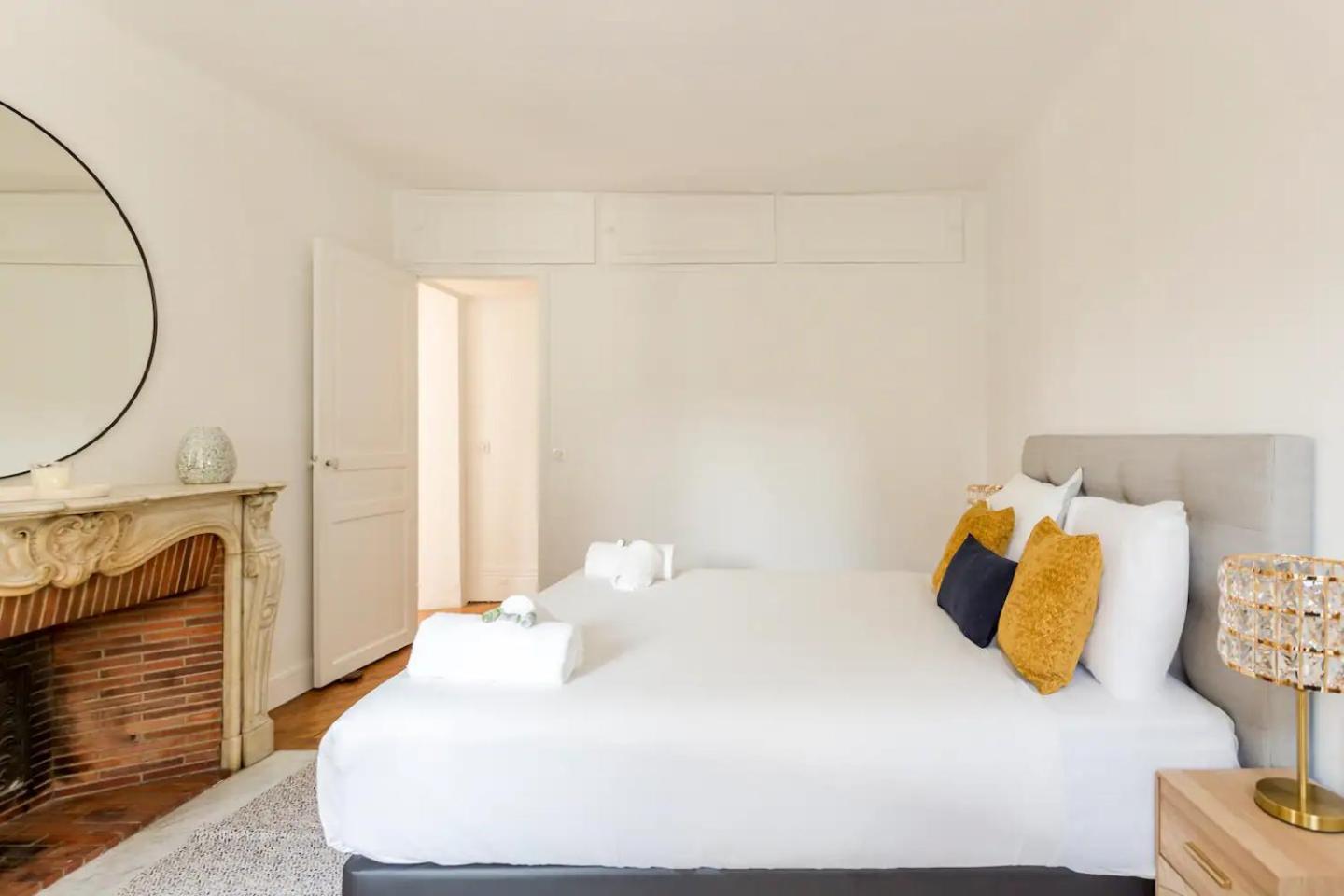 8P - 3Br Le Marais Spacious - Central - Historic Apt ปารีส ภายนอก รูปภาพ